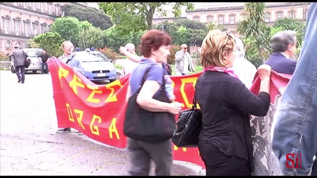 Napoli - Protesta Bros, occupazione del Maschio Angioino -1- (30.04.13)