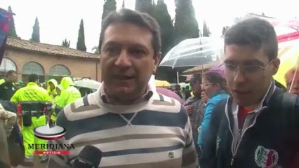 Alle catacombe la Via Crucis laica dei malati rari: "Vogliamo uscire dal buio, la sanità ci abban