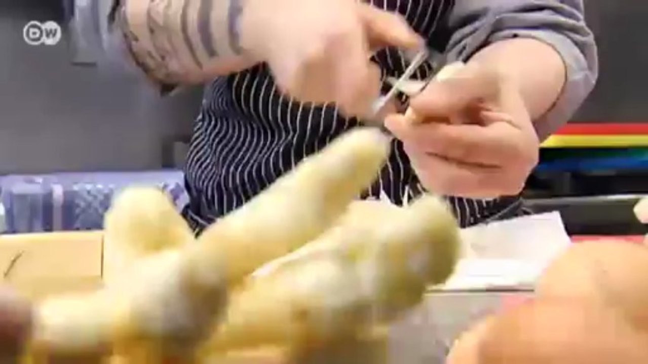 Poached egg with asparagus and poppy butter | Euromaxx