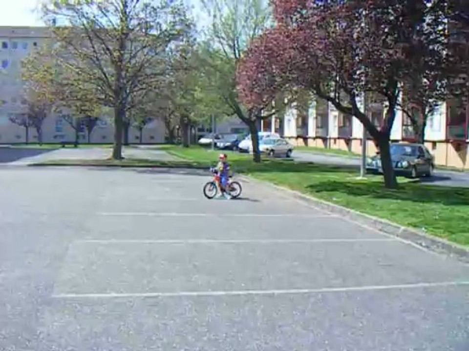 Zouzouille avec son beau vélo tout neuf