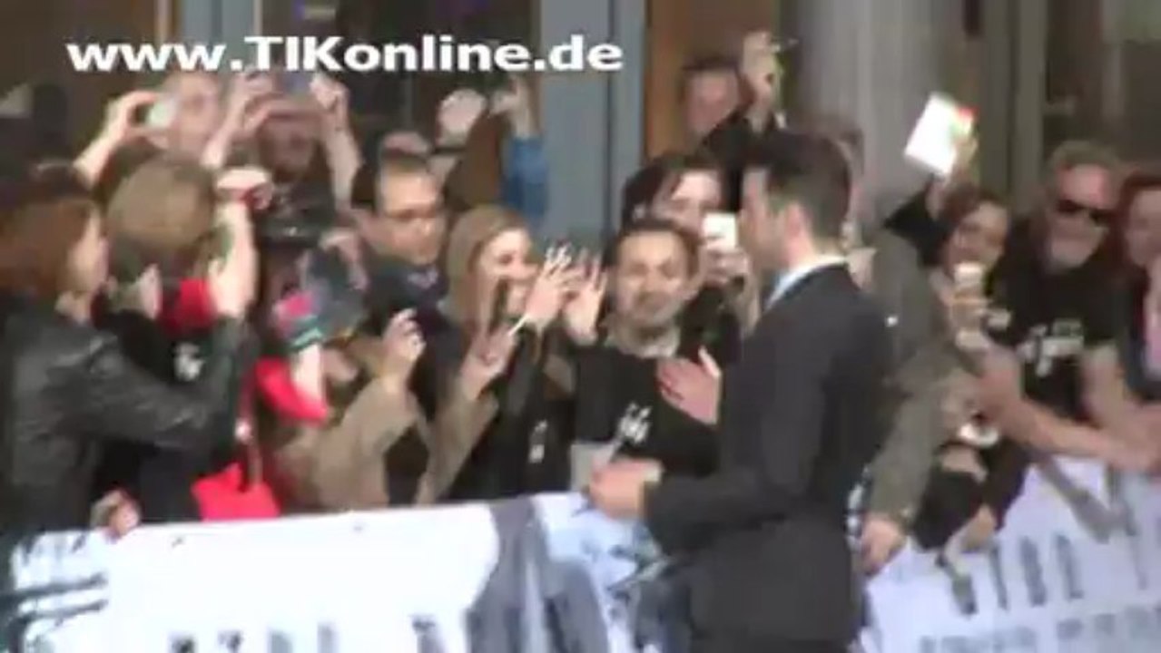 Chis Pine, Simon Pegg & Zachary Quinto signing for fans Berlin 04-29-2013