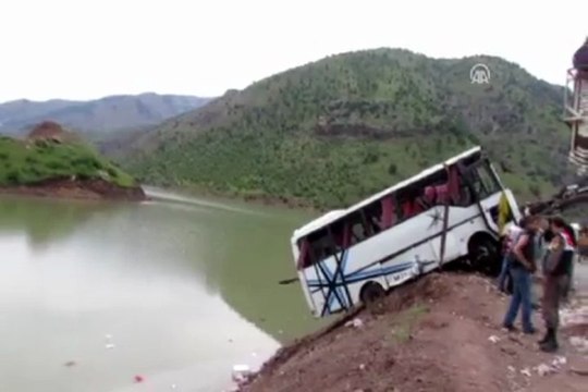 Midibüs baraja düştü