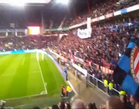 Unbelievable footage Philips Stadium stands up for Van Bommel