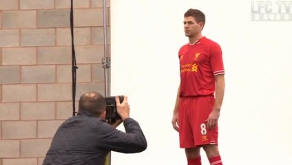 Liverpool dévoile son nouveau maillot domicile pour la saison 2013/2014