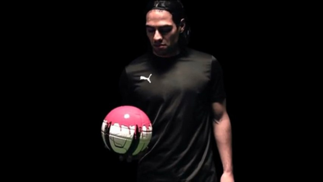 Les nouveaux crampons très originaux de Falcao !