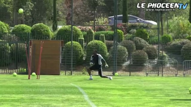 Spinosi fait souffrir Mandanda et Samba