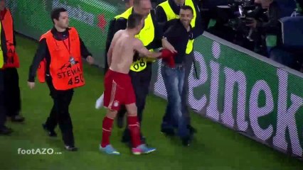 Franck Ribery vs security offers shirt to fan