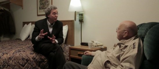 EX-CIA REVELA : "EU VI VÁRIAS NAVES E UM ALIEN VIVO DENTRO DA ÁREA 51"