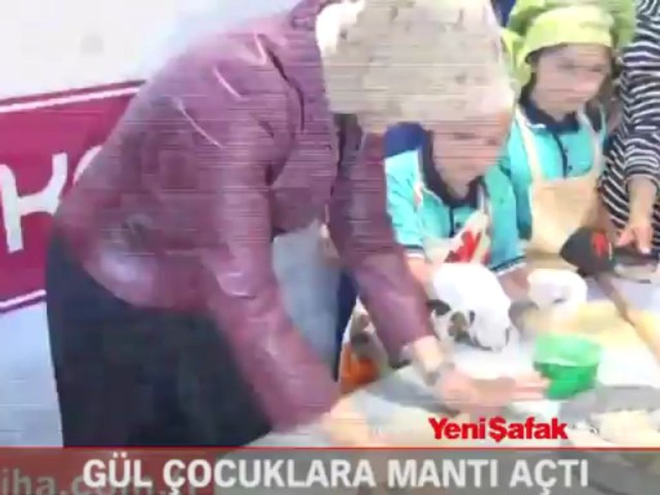 Gül çocuklarla mantı açtı
