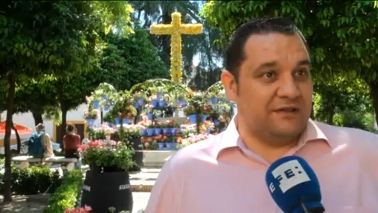 Mayo descubre sus cruces en los patios cordobeses