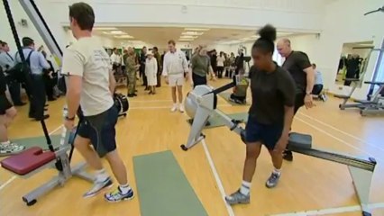 Queen visits injured service personnel