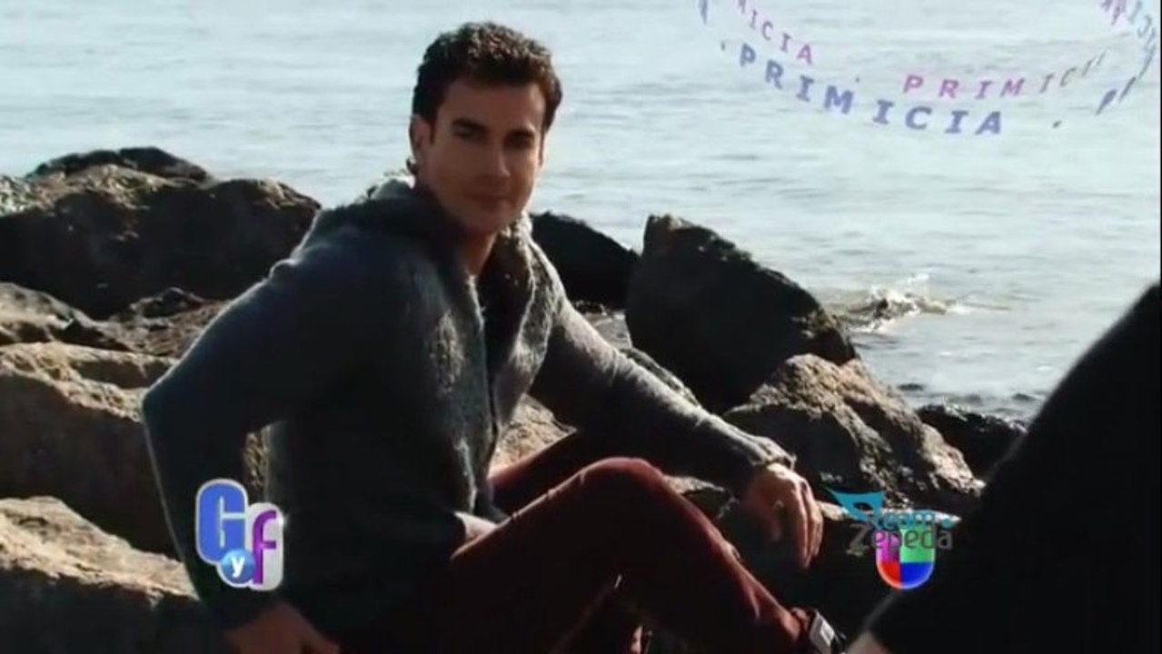 Armando Correa presenta la portada de 50 Más Bellos - David Zepeda @davidzepeda1 || EGYF