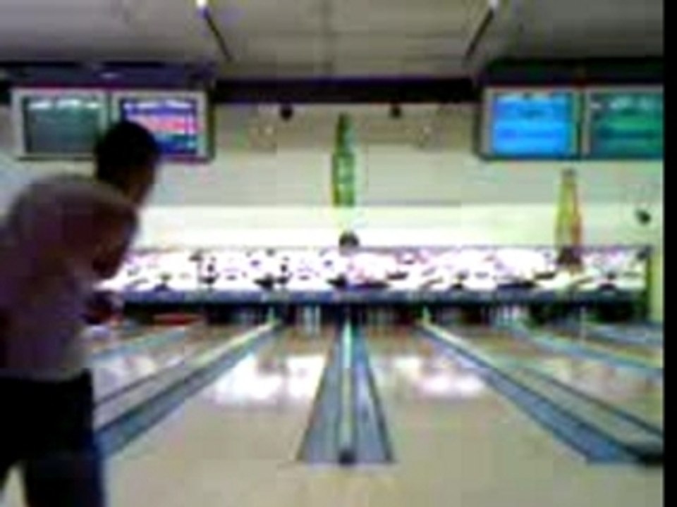 BOwLING