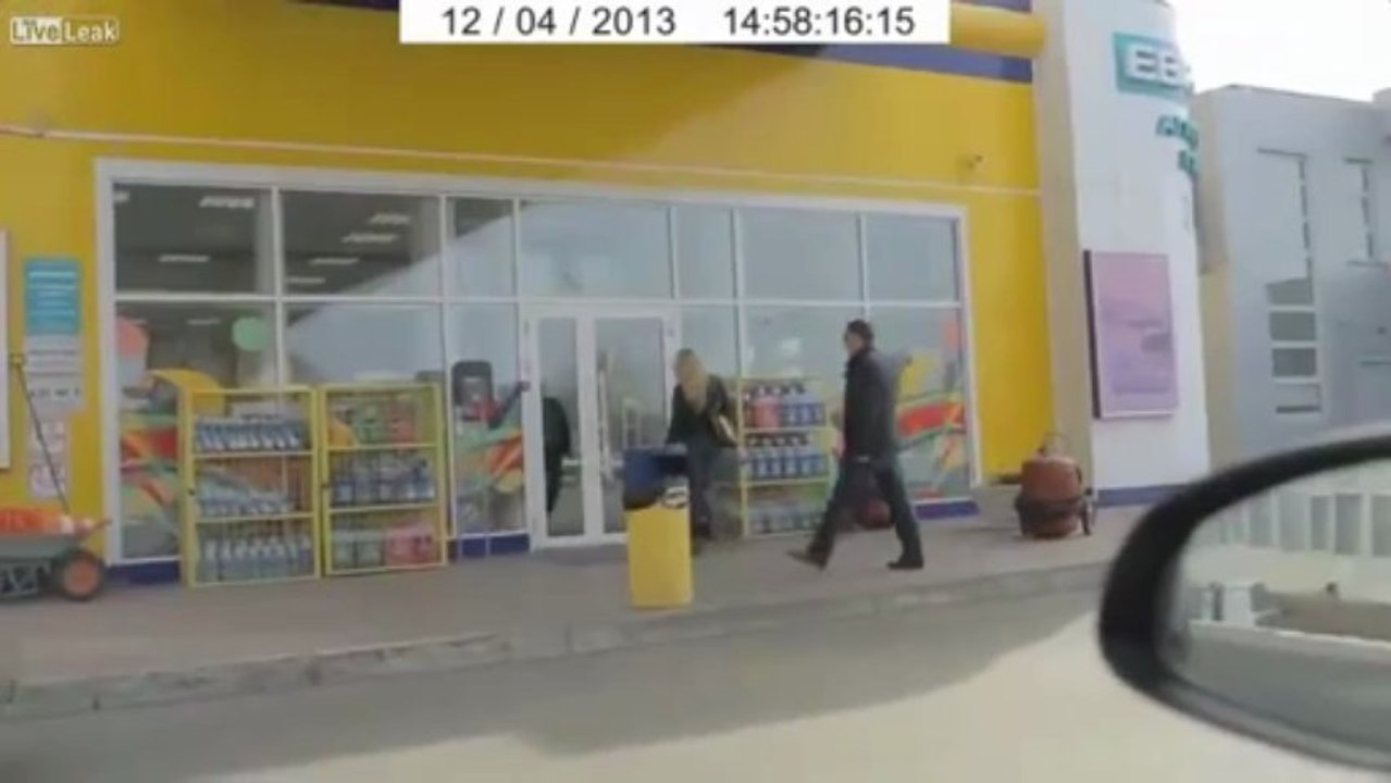 Policia pede autografo e espalha-se ao comprido!!!