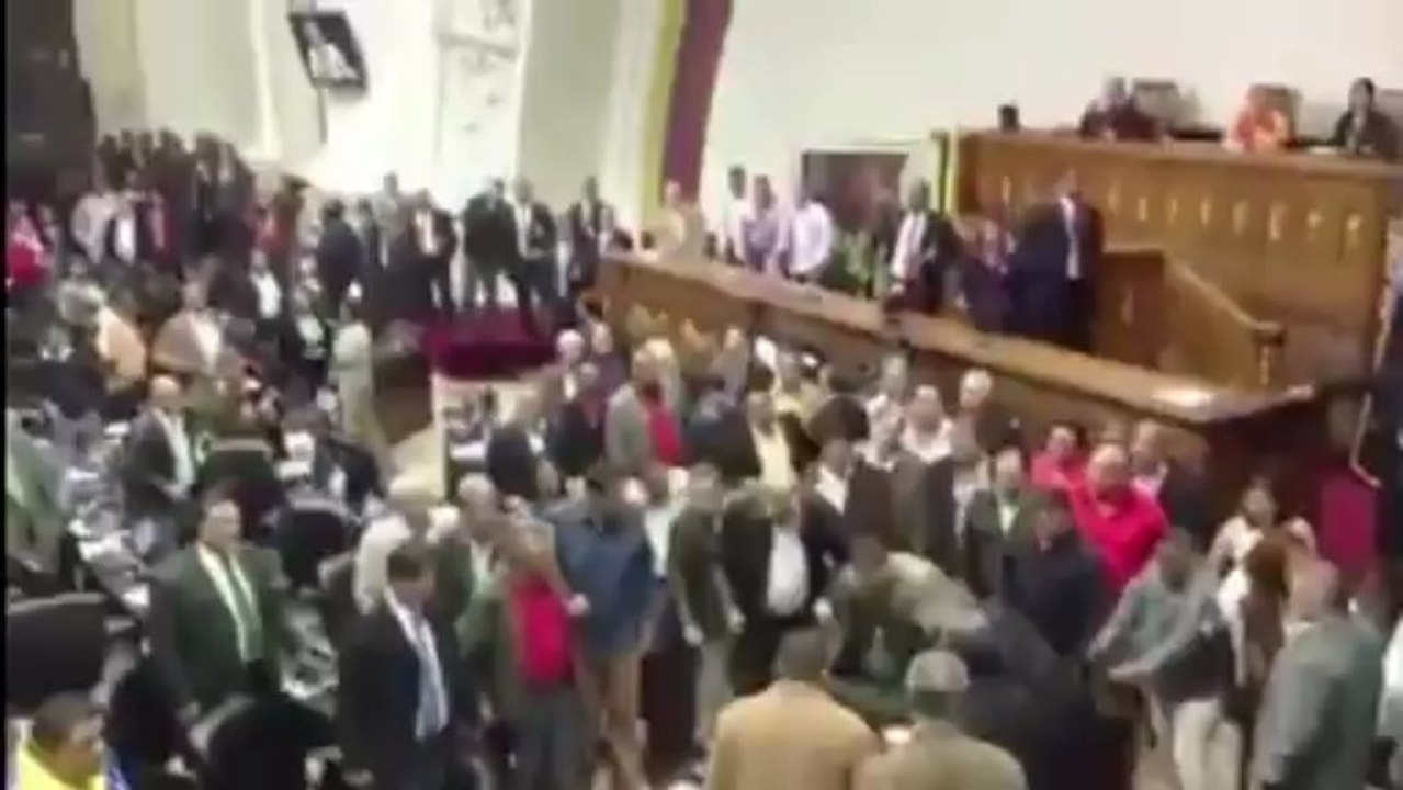 Oposição venezuelana apresenta impugnação da eleição