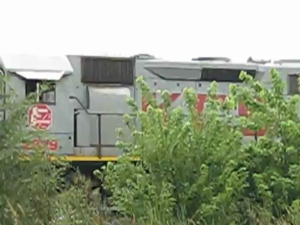 Kansas City Southern Railroad in action at Vandalia, MO   MVI_0949
