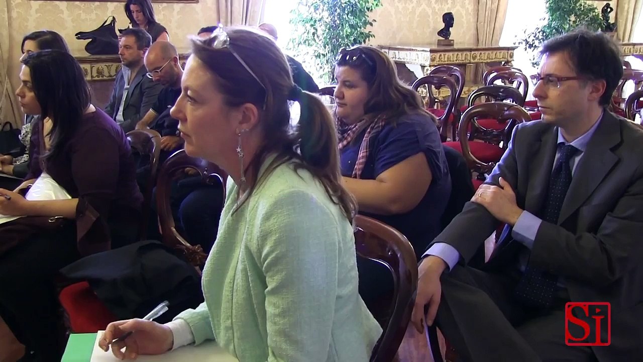 Napoli  - La chiesa di Santa Maria della Sanità per raccolta carta e cartoni (02.05.13)