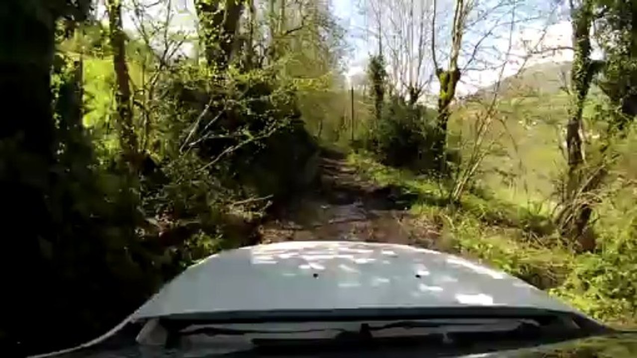 4x4 en Duster sur chemin très gras