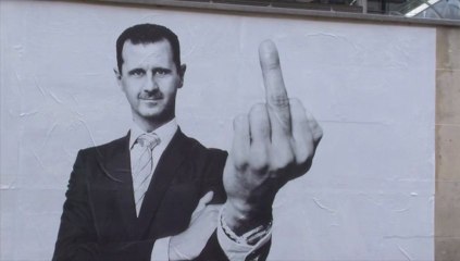 Les "prédateurs" de la presse affichés sur les murs de Paris