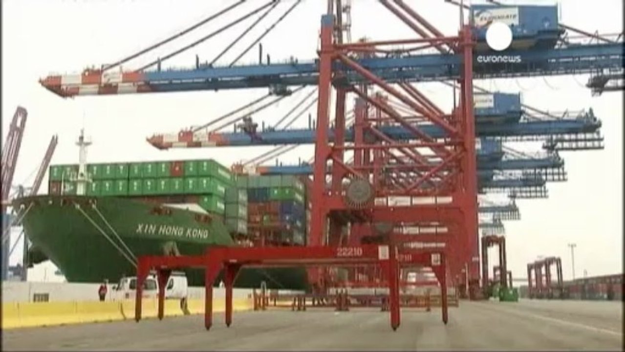 Commissione Ue: prospettive economiche peggiorate per...