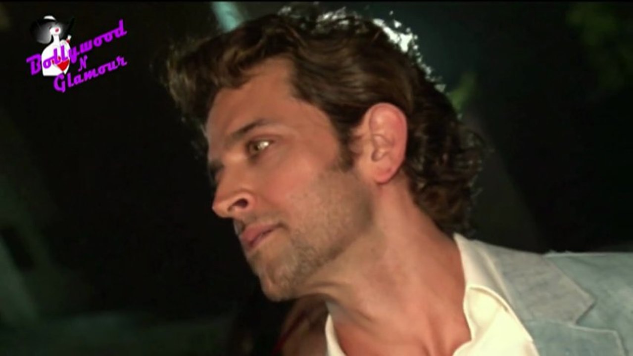 Hrithik awards his hair & make-up stylist at B&D Awards