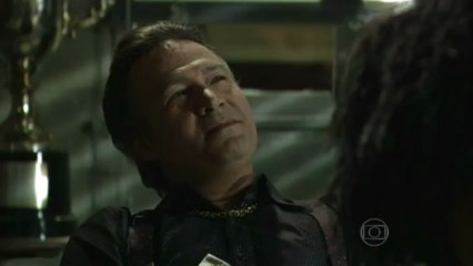 Vingadora sexy, Sheila consegue abater Péricles O DENTISTA MASCARADO