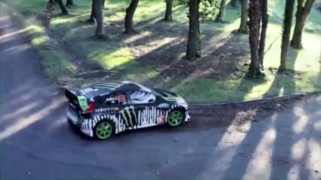 DC SHOES_ Ken Block's Gymkhana THREE, Part 2; Ultimate Playground; l'Autodrome, France - YouTube