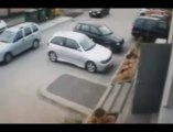 Kaza Videoları - Araba Park Etme (Female Driver Fails At Parking)