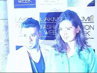 raw:Nargis fakri walks on ramp for designer ritu kumar