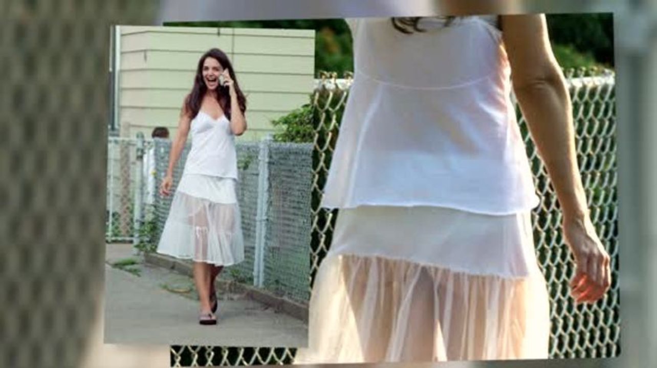 Katie Holmes zeigt ihre Rückseite