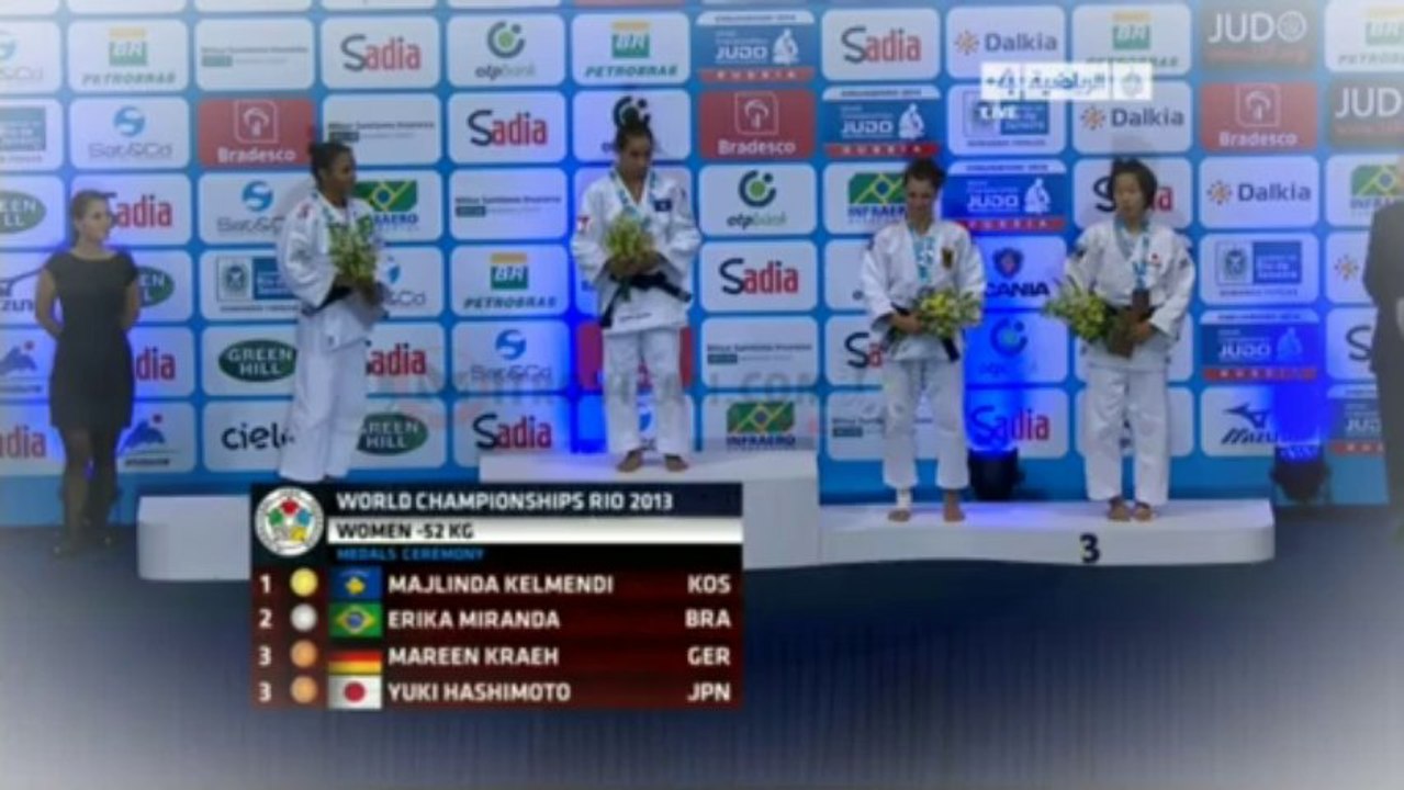 MAJLINDA PRANON MEDALJEN NEN HYMNIN KOMBETAR TE SHQIPERIS