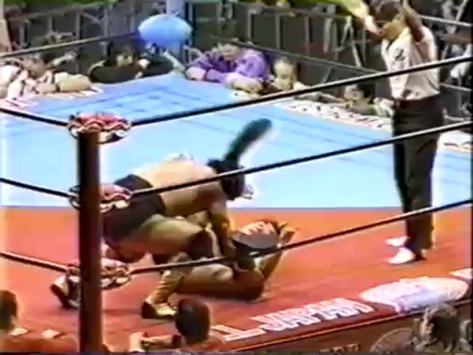 Genichiro Tenryu (c) vs Jumbo Tsuruta - (AJPW 10/11/89)