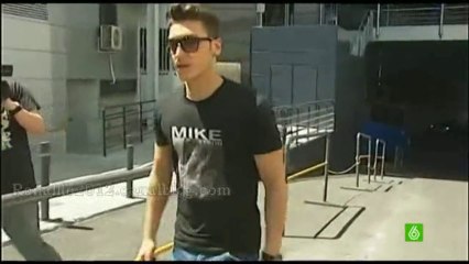 Mesut Ozil : "I have a contract with Real Madrid until 2016" "I stay"