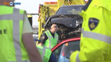 Autos in de sloot bij Muntendam - RTV Noord