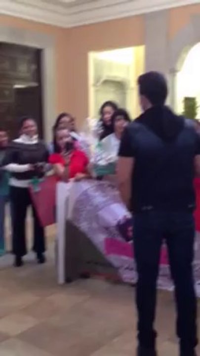 Jencarlos Canela convive con fans mexicanas