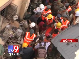 Tv9 Gujarat - Girl's close escape from death in Vadodra Building collapse