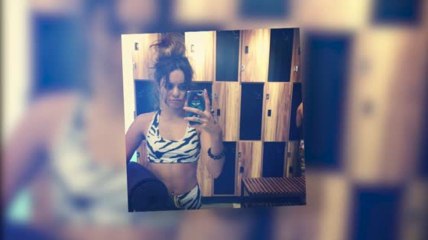 Vanessa Hudgens exhibe sus abdominales tras una calurosa clase de yoga