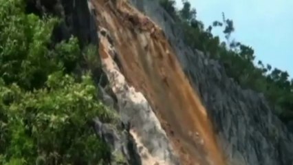 Buildings swept away in giant China landslide