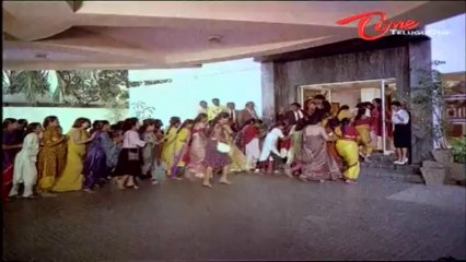 Venkatesh Solves Funny Ladies Problem | Hilarious Scene