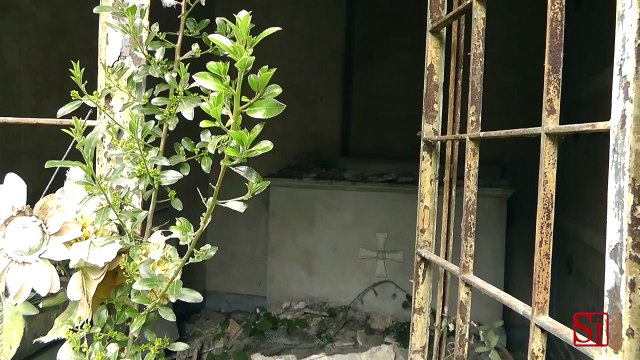 Napoli - Degrado al cimitero di Poggioreale (28.08.13)