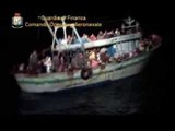 Siracusa - Soccorsi due barconi con 350 migranti a bordo (28.08.13)