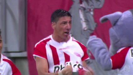 Une splendide combinaison aérienne qui finit en lucarne !