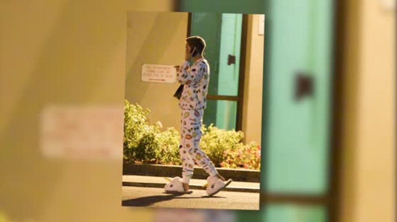 Miley cyrus in kinderschlafanzug