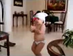 Baby shakira dancing / un bébé danse sur shakira