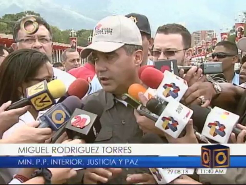 Ministro de Interior y Justicia entregó vehículos a cuerpos de vigilancia ciudadana