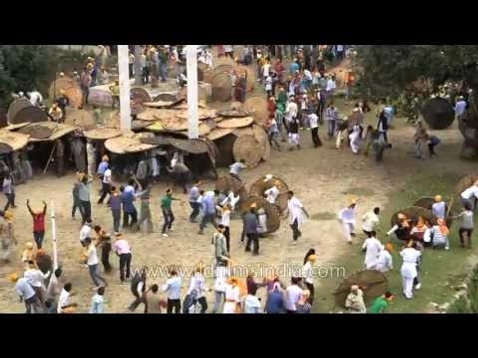 The gaulish fight begins! Uttarakhand's Devidura temple stone-pelting festival