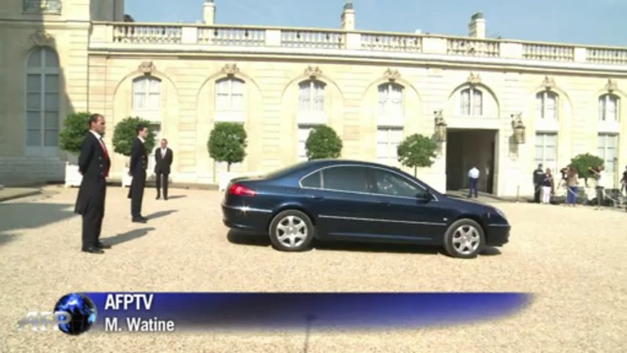 Hollande vows 'full support' for Syrian opposition