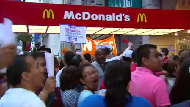 Des centaines d'employés de fast-foods en grève à New York