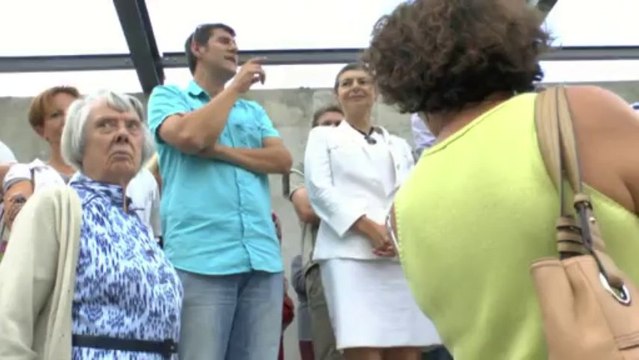 LES W-D.D. MICHOU NEWS - 29 AOUT 2013 - MADAME LE MAIRE INDIQUE AU PALOIS COMMENT FONCTIONNERA LE STADE NAUTIQUE.