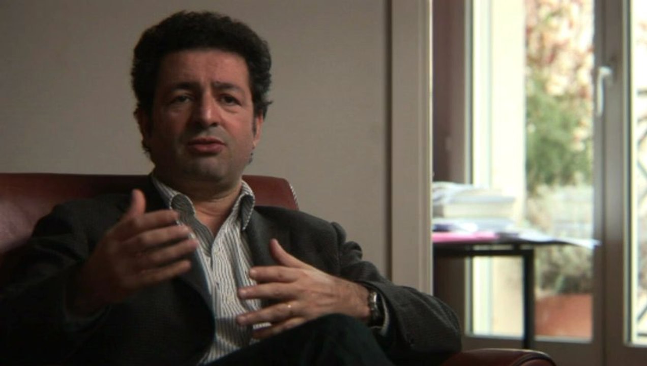 BONUS 1 du DVD "L"IDENTITÉ NATIONALE" - ITW MOUHOUB EL MOUHOUB - ÉCONOMISTE - DIRECTEUR DE RECHERCHES INTERNATIONALES AU CNRS